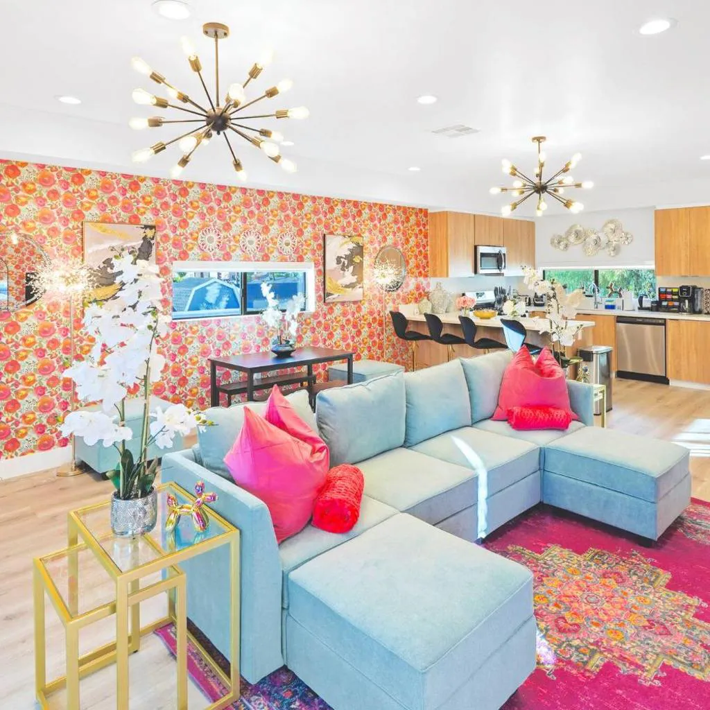 Photograph of O - Bright and Spacious 3BR Getaway - 15 min to Universal -Balcony, Grill and Parking - Sleeps 13