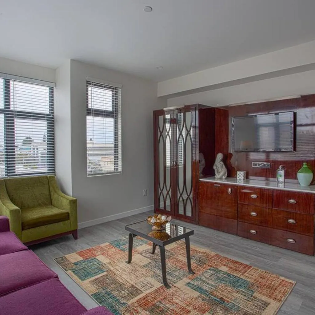 Photograph of Cali King Size One Bedroom Luxurious Suite in DTSD