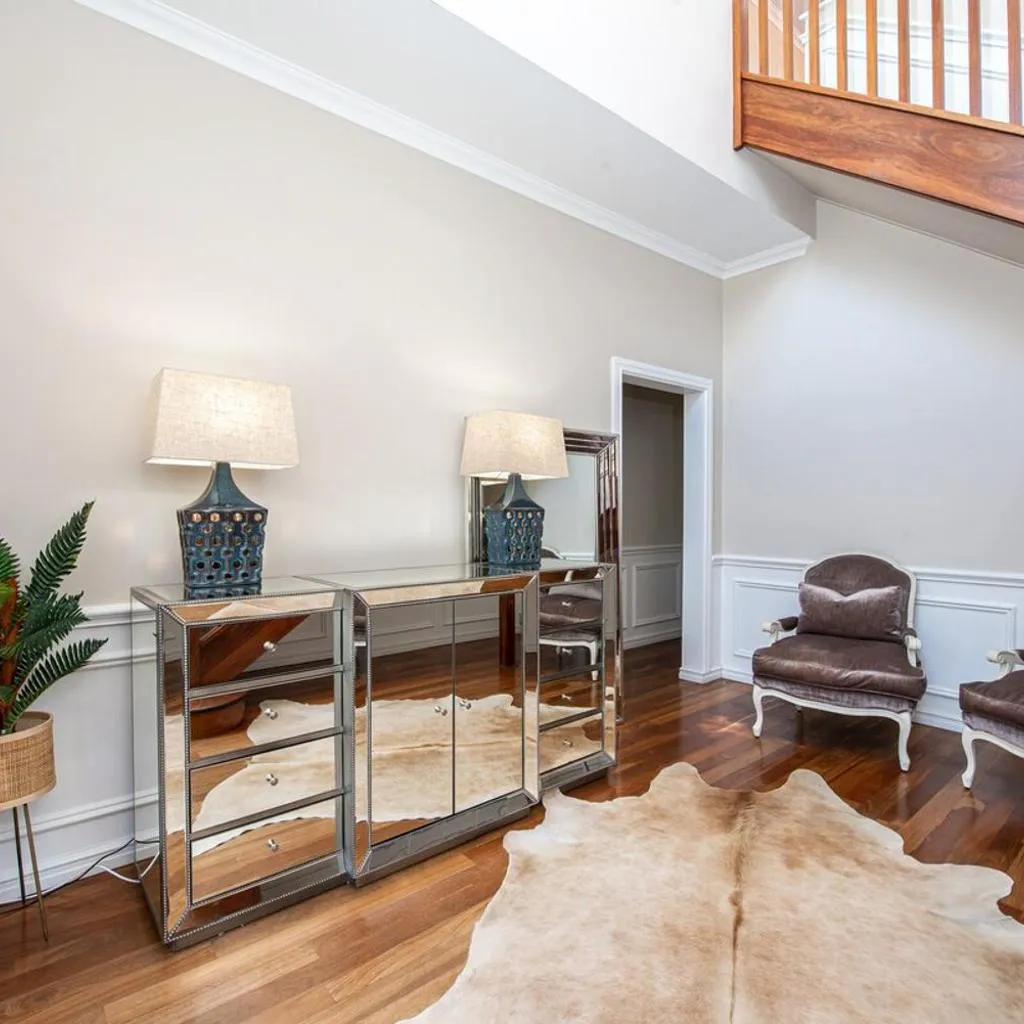 Photograph of 4 Bedroom Luxury Home in South Perth