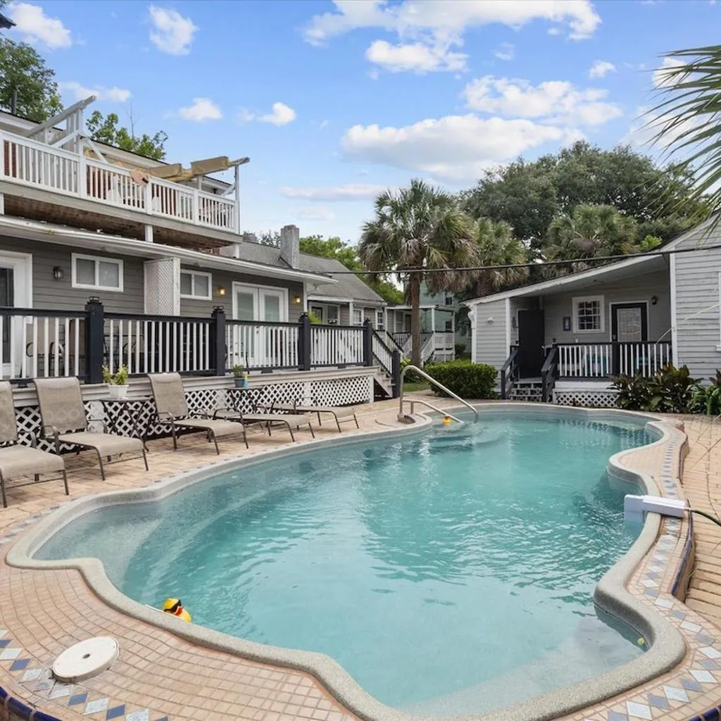 Photograph of Fantastic Downtown Condo With Shared Pool!