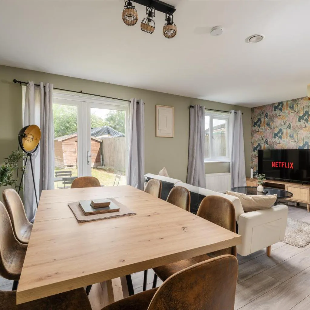 Photograph of Chic 4bd Manchester Abode - Free Parking - Snooker