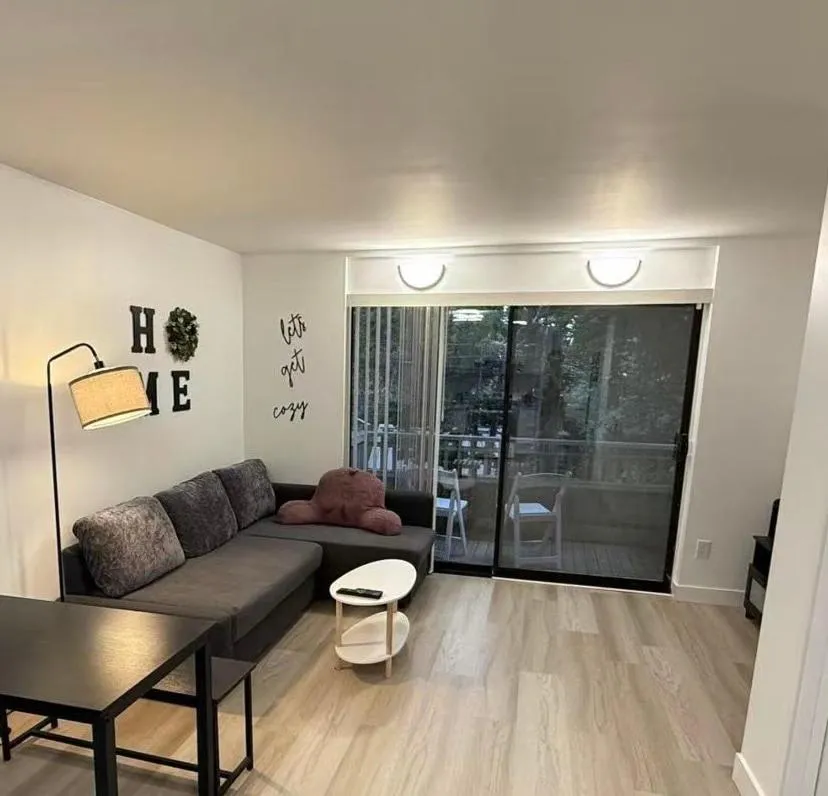Photograph of Modern 3BR Townhouse near UW