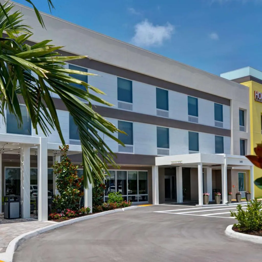 Photograph of Home2 Suites By Hilton Naples I-75 Pine Ridge Road