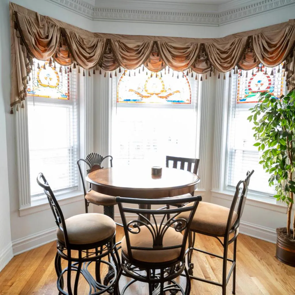 Photograph of Club Salon Sleeps 10-20 Free Parking & TV