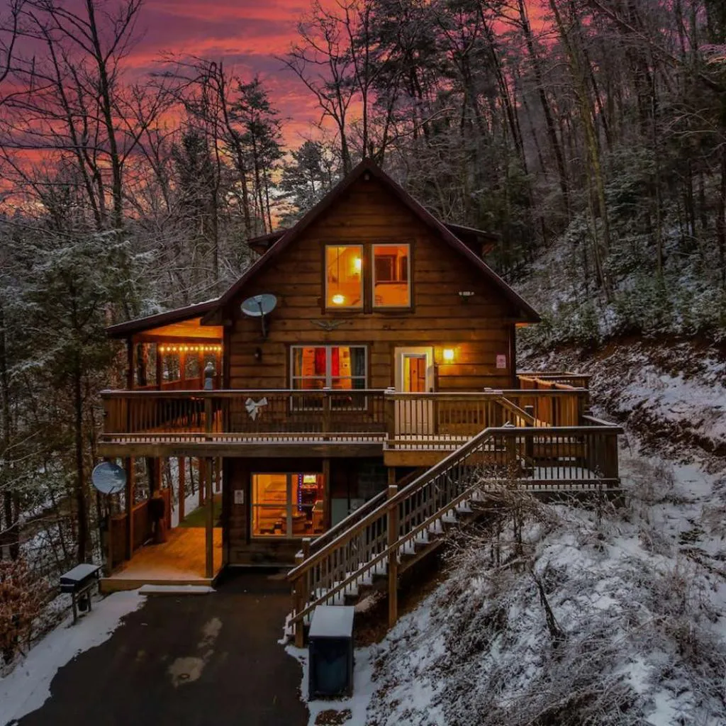 Photograph of Family Cabin With 4 Arcades, Hot Tub, 8 Min to Pigeon Forge