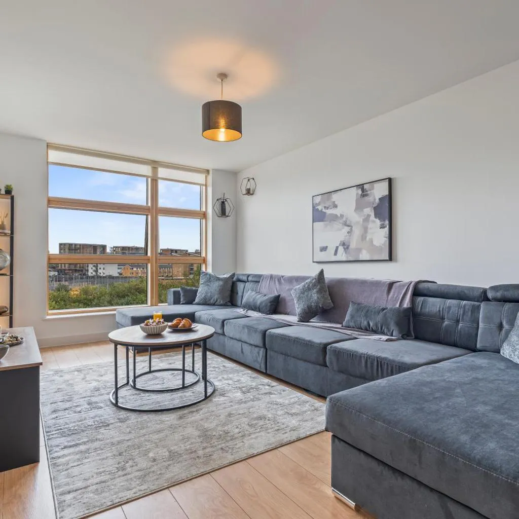 Photograph of 1BR nr Canary Wharf, Parking, Workspace, Sleeps 6