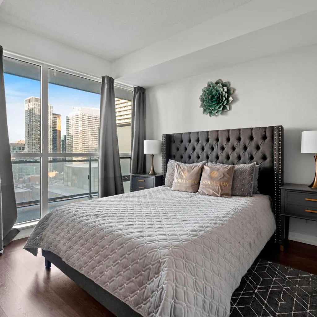 Photograph of Modern 1Bd & Den Condo with Balcony Lillian St
