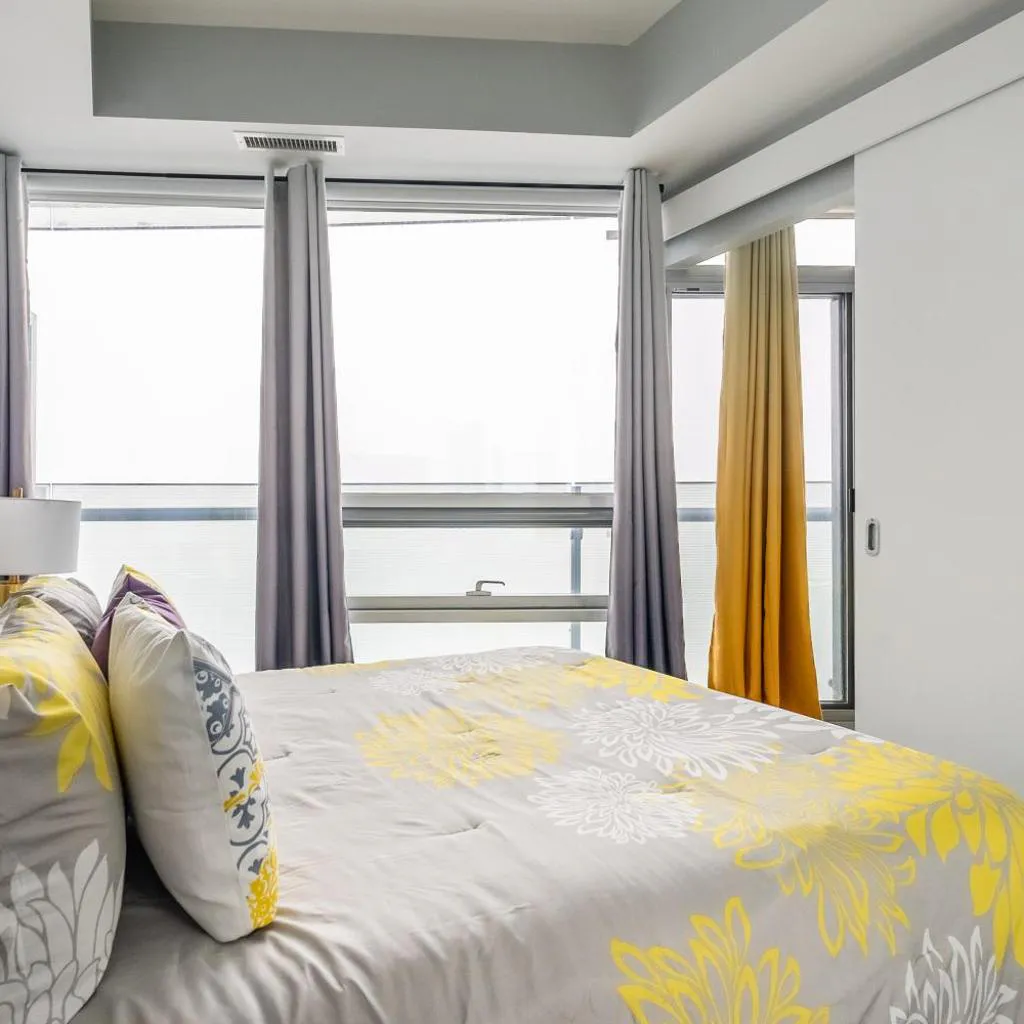Photograph of Sunshiny 1 BD 61st Floor Outstanding View