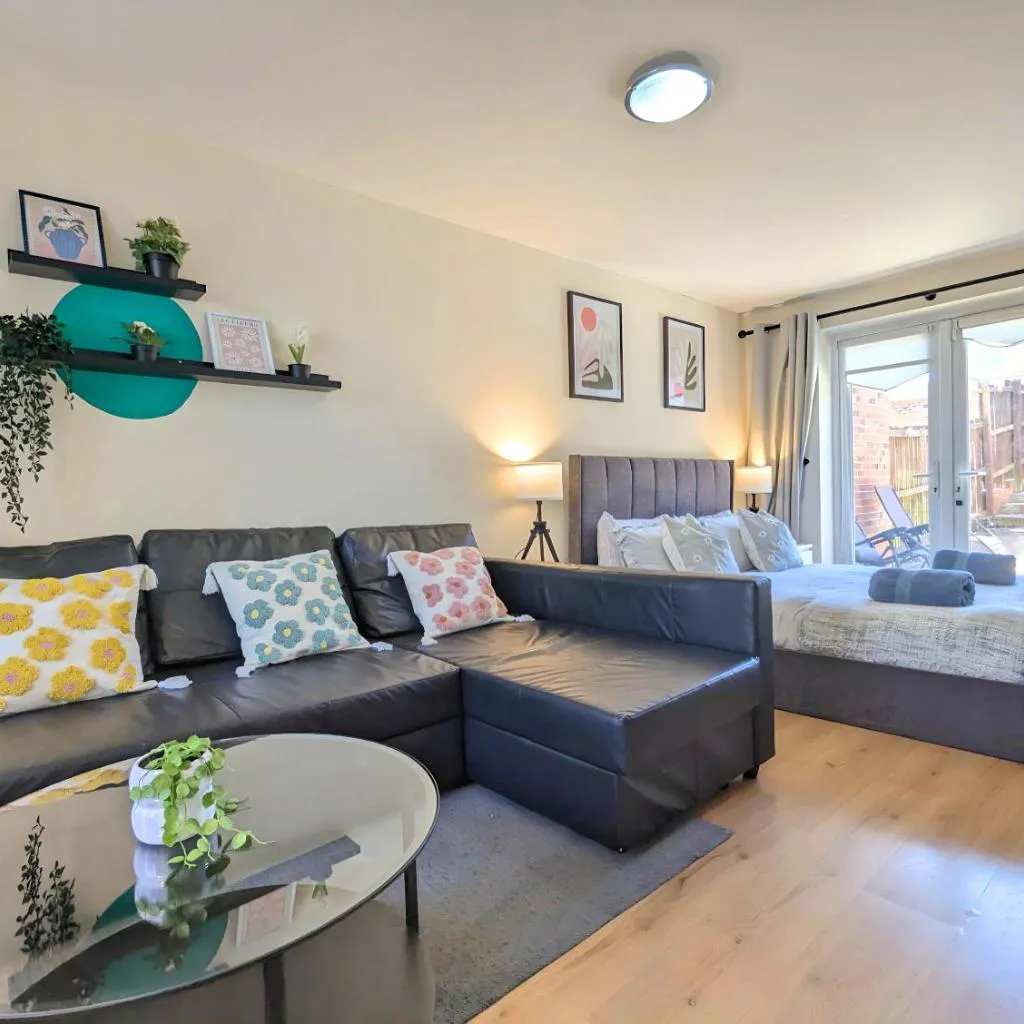 Photograph of Stylish 4-Bed, 3-Bath Townhouse with Free Parking