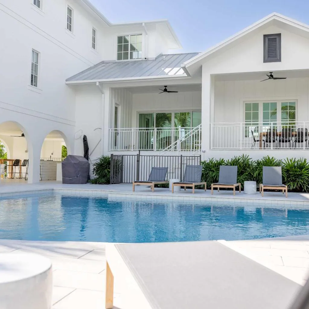 Photograph of NEW Private Pool & Docking - Floralee House