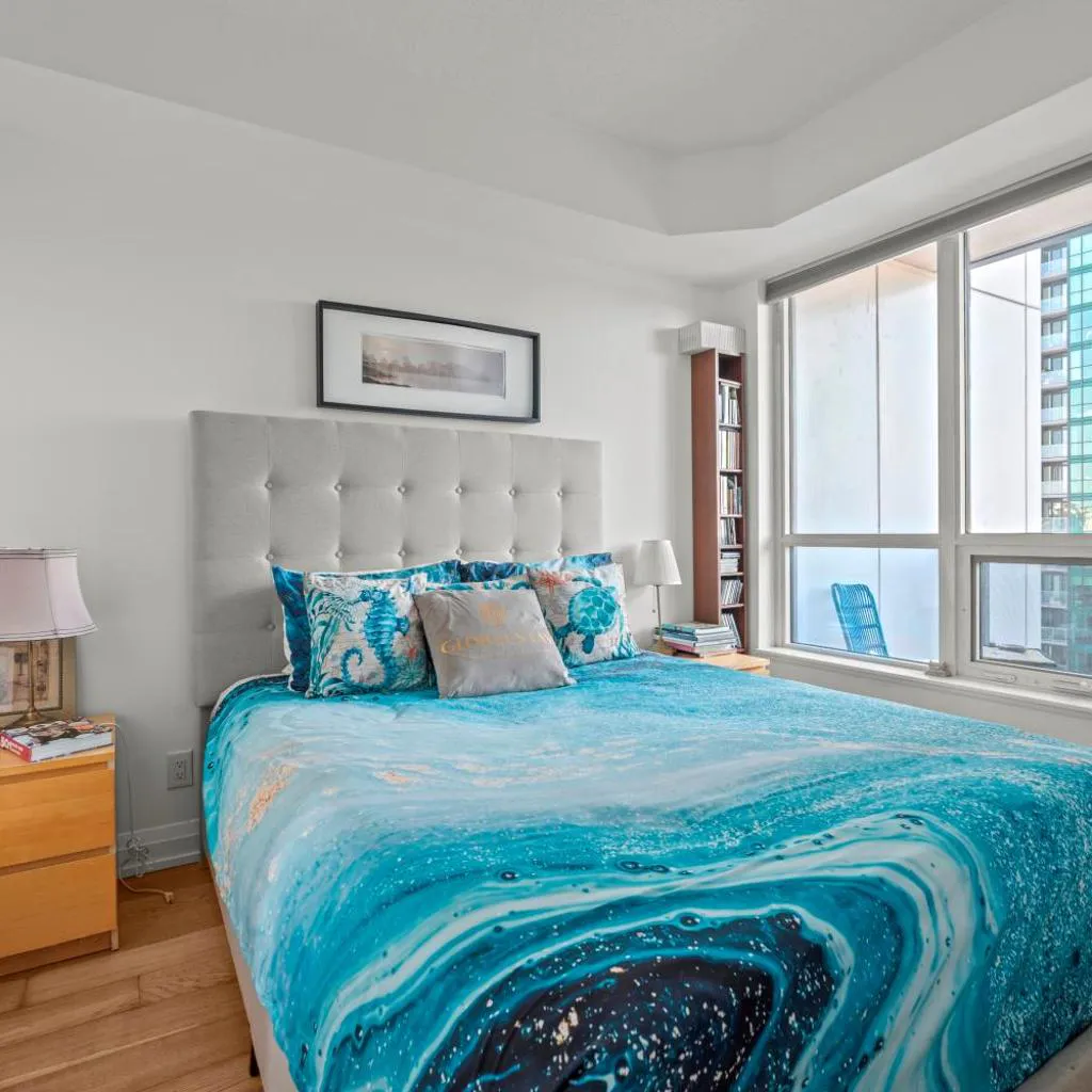 Photograph of 2BD 2BR Panoramic View Sheppard Metro Free parking in Downtown Toronto