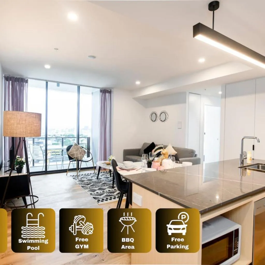 Photograph of Stylish Decor 2BR South Brisbane Gym Pool Cine bo12510