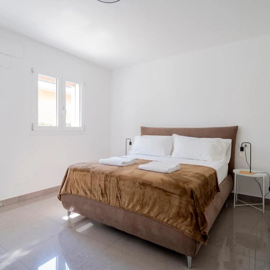 Photograph of Modern Studio near Venice with Kitchenette
