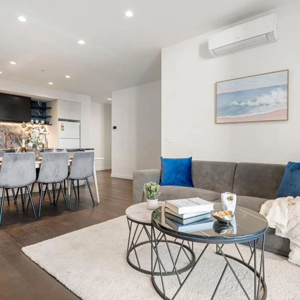 Photograph of Spacious Luxury 3BR Apartment in West Melbourne with Stunning City Views and Free Parking, Near CBD