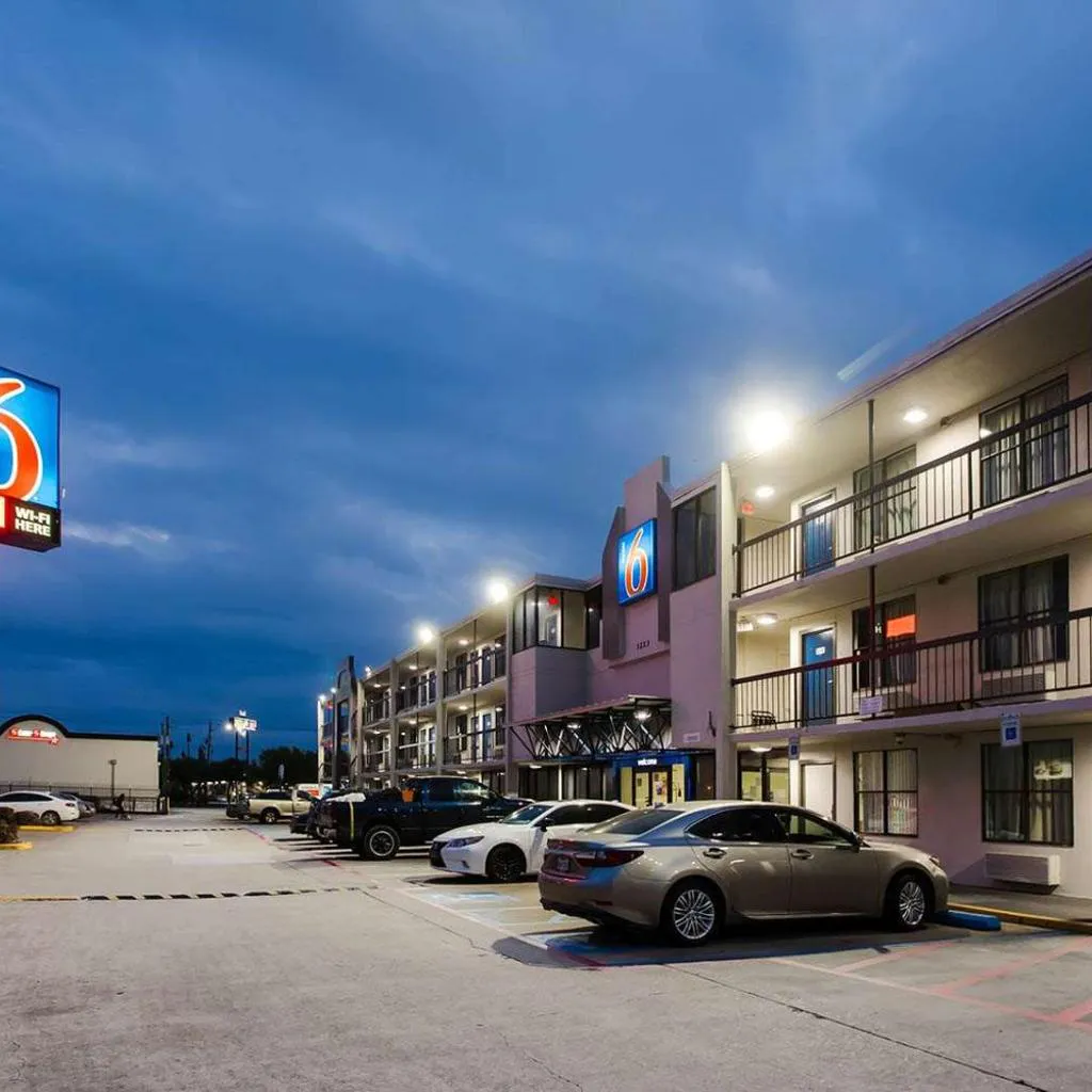 Photograph of Studio 6 Houston Tx-Medical Center Reliant Park