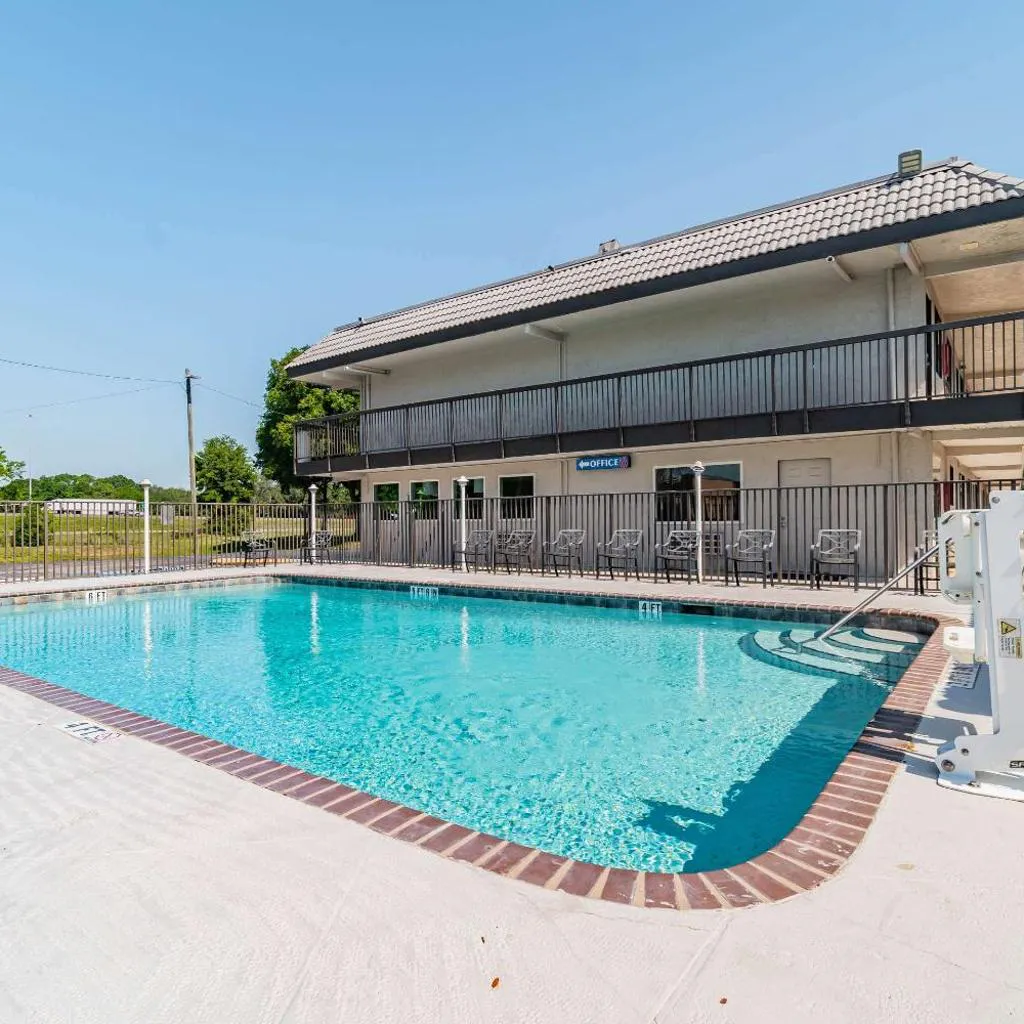 Photograph of Motel 6 Tampa Near Fairgrounds - Casino