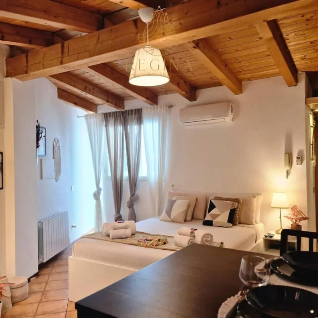 Photograph of MCH P ROMANA 4 stops from Duomo quiet studio with private small balcony