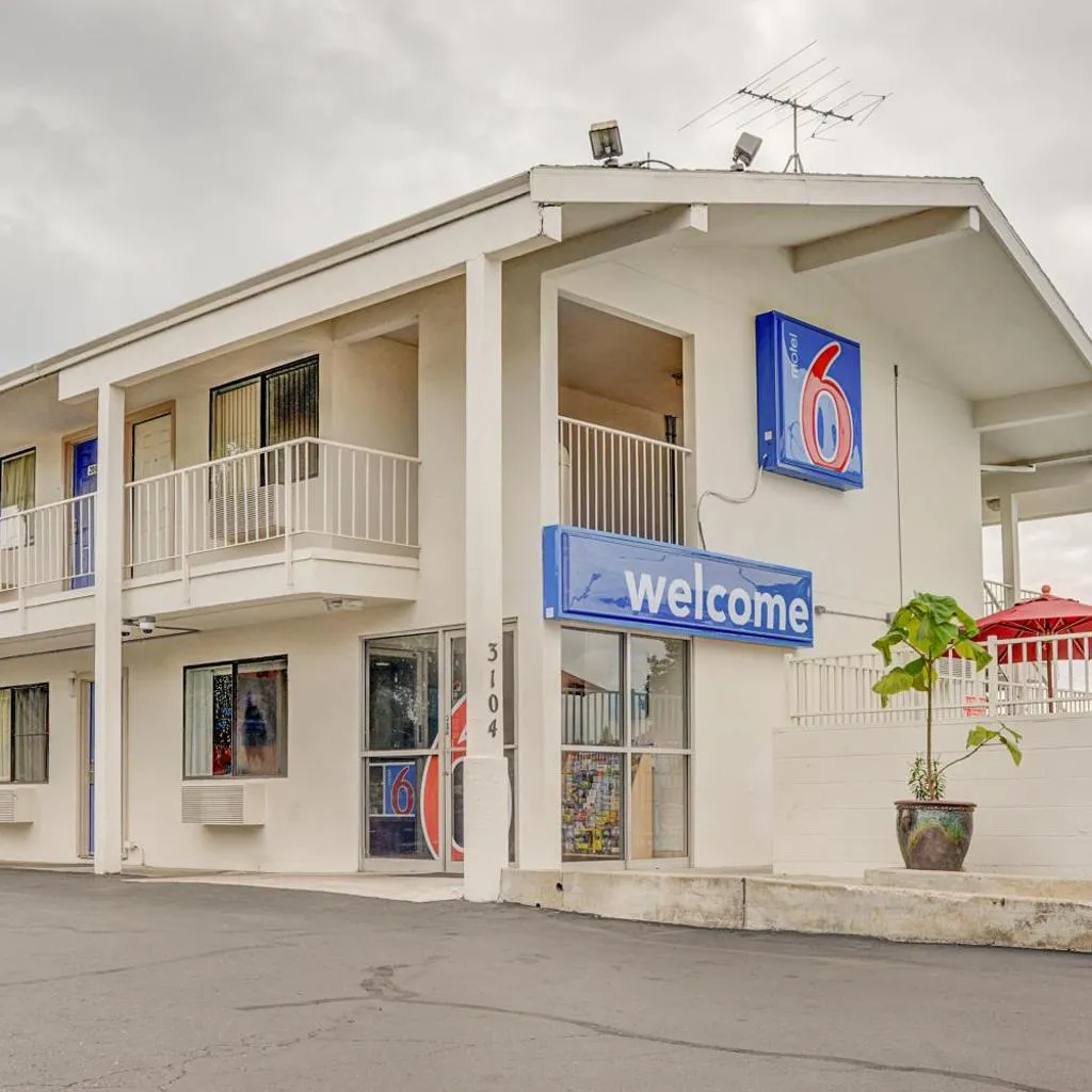 Photograph of Motel 6-Portland, OR - Central