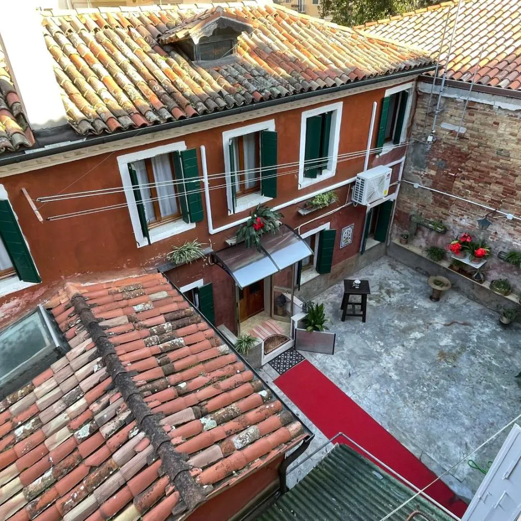 Photograph of Something else in Venice Kingsclass