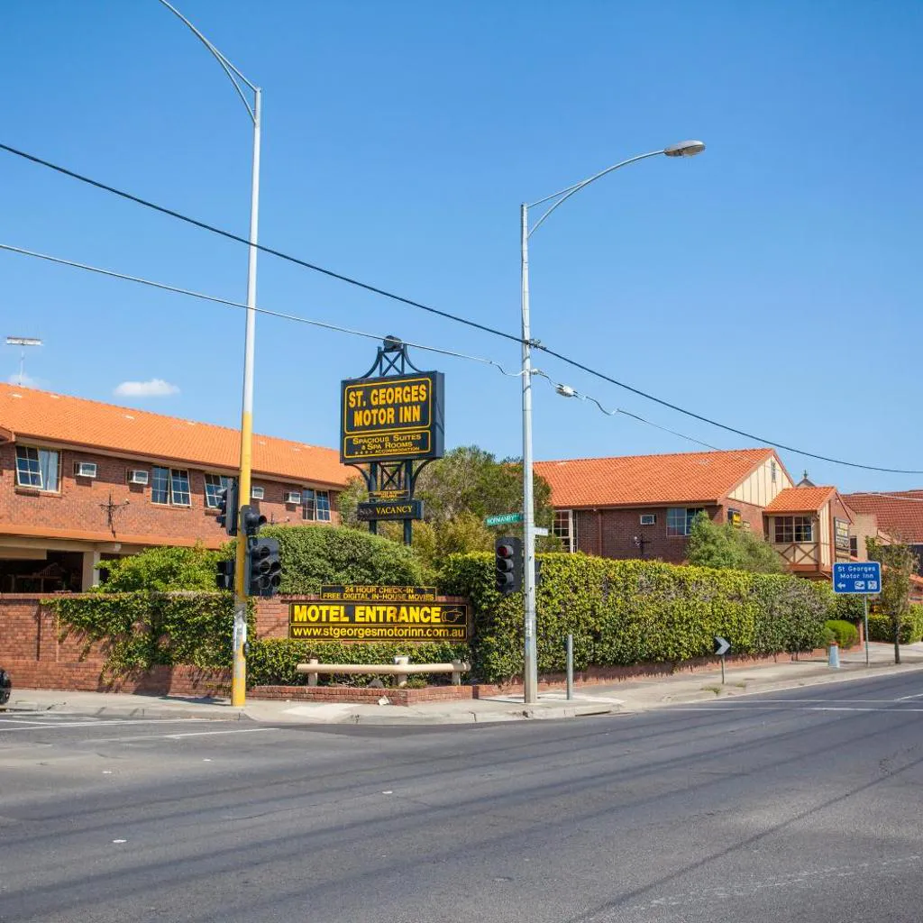 Photograph of St Georges Motor Inn