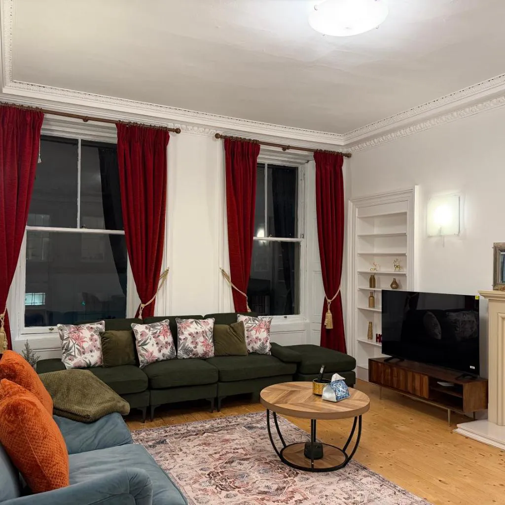 Photograph of Luxurious Victorian 3 Bed Flat in the Heart of Edinburgh