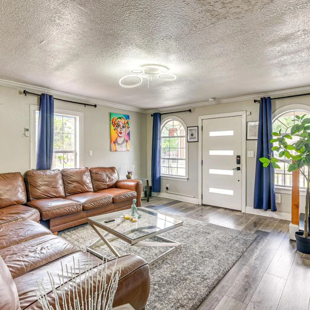 Photograph of Walk to Harrisburg Blvd: East Downtown Houston Apt
