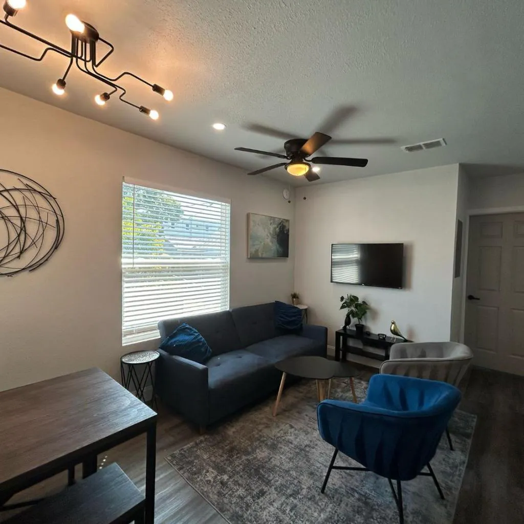 Photograph of Serenity Bungalow Near Armature Works & Riverwalk