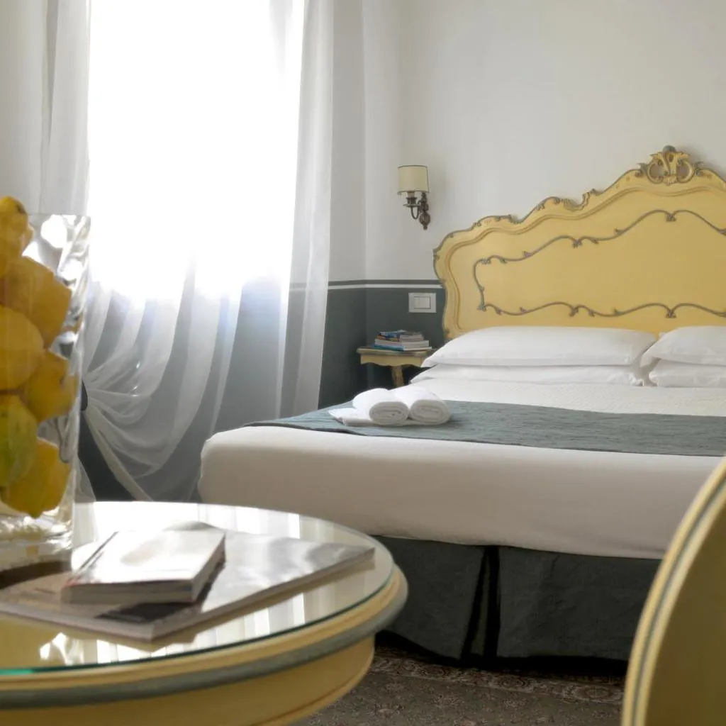 Photograph of Ca' San Trovaso - 6 Rooms