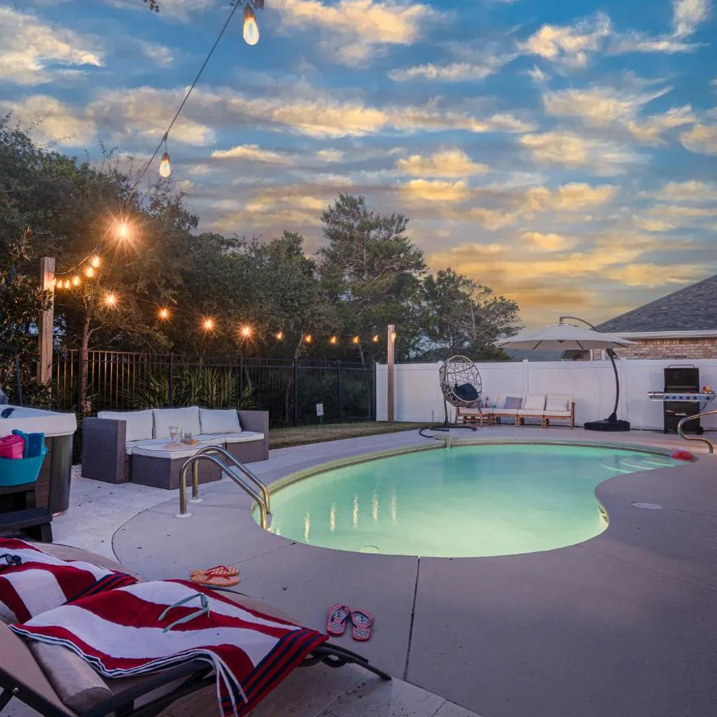 Photograph of 5 mins to beach with Heated Pool, Hot Tub, Golf Cart