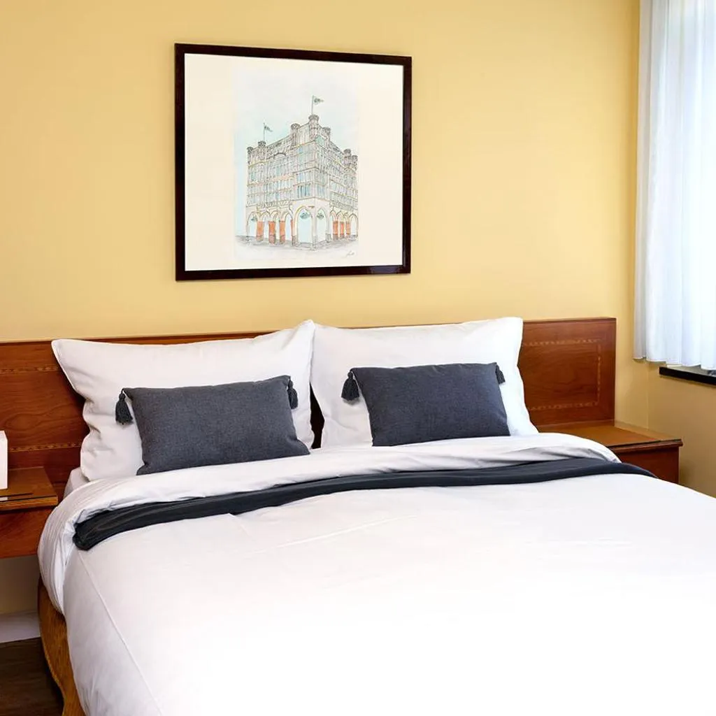 Photograph of Hotel Regina