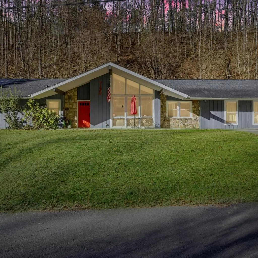 Photograph of Smokin' Blue Villa home