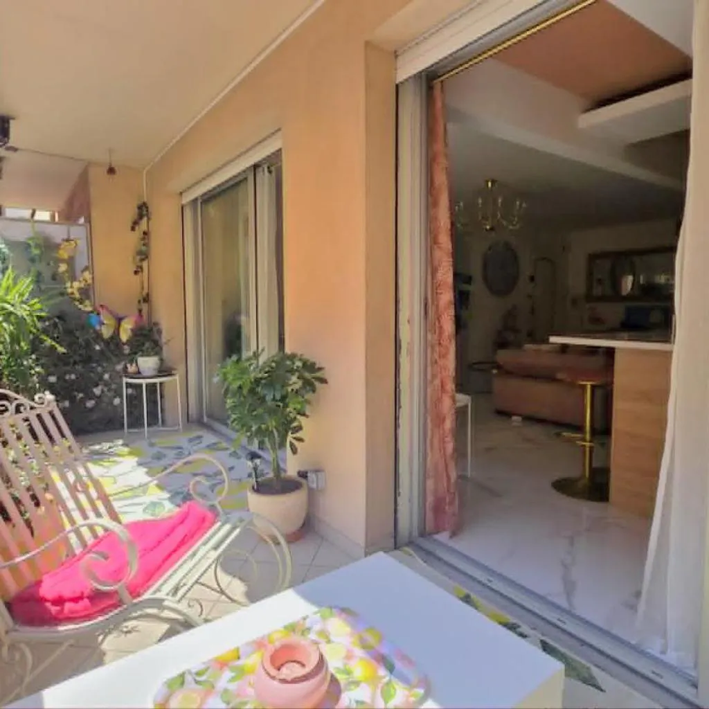Photograph of Superbe 2 pièces avec terrasse - Port de Nice