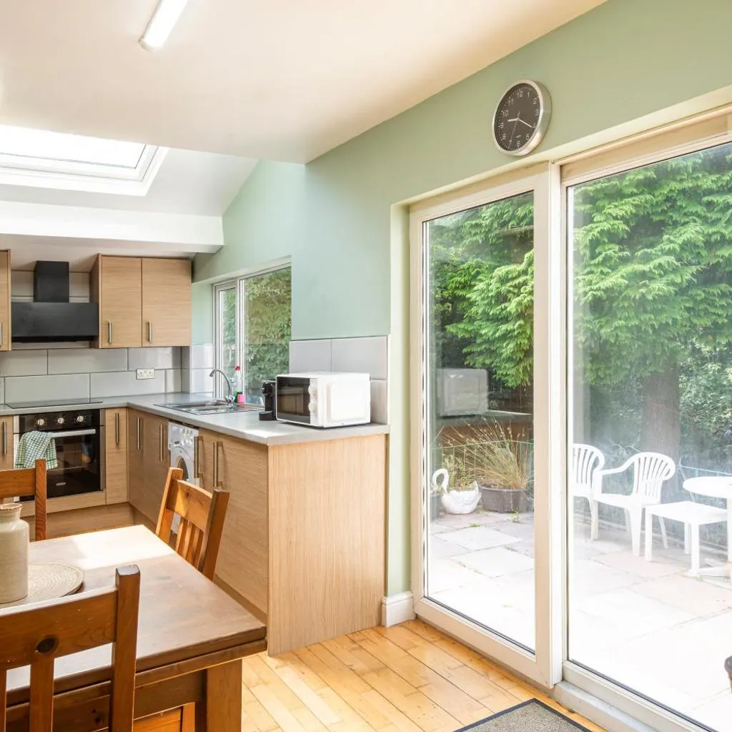 Photograph of Spacious 3BR Family Home with Big Garden