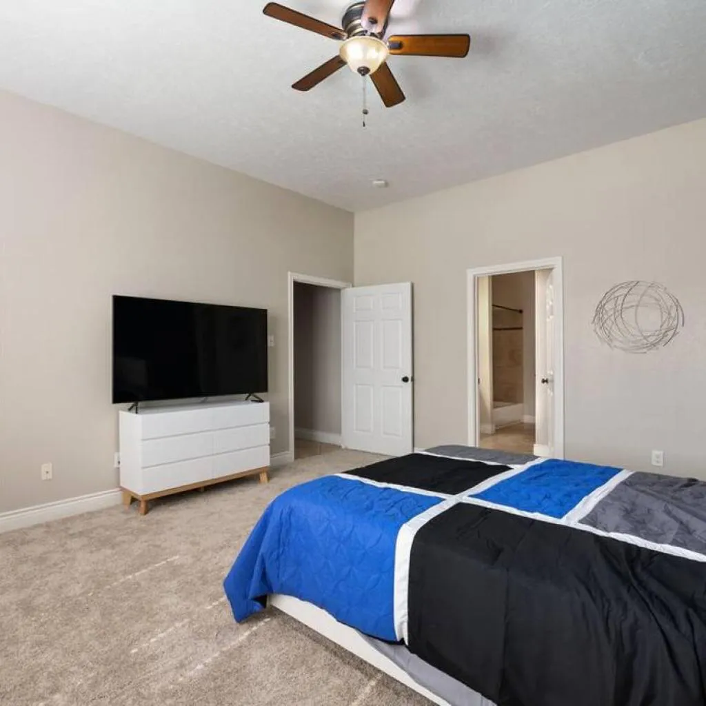 Photograph of Modern 6 Bedroom with Tons of Games