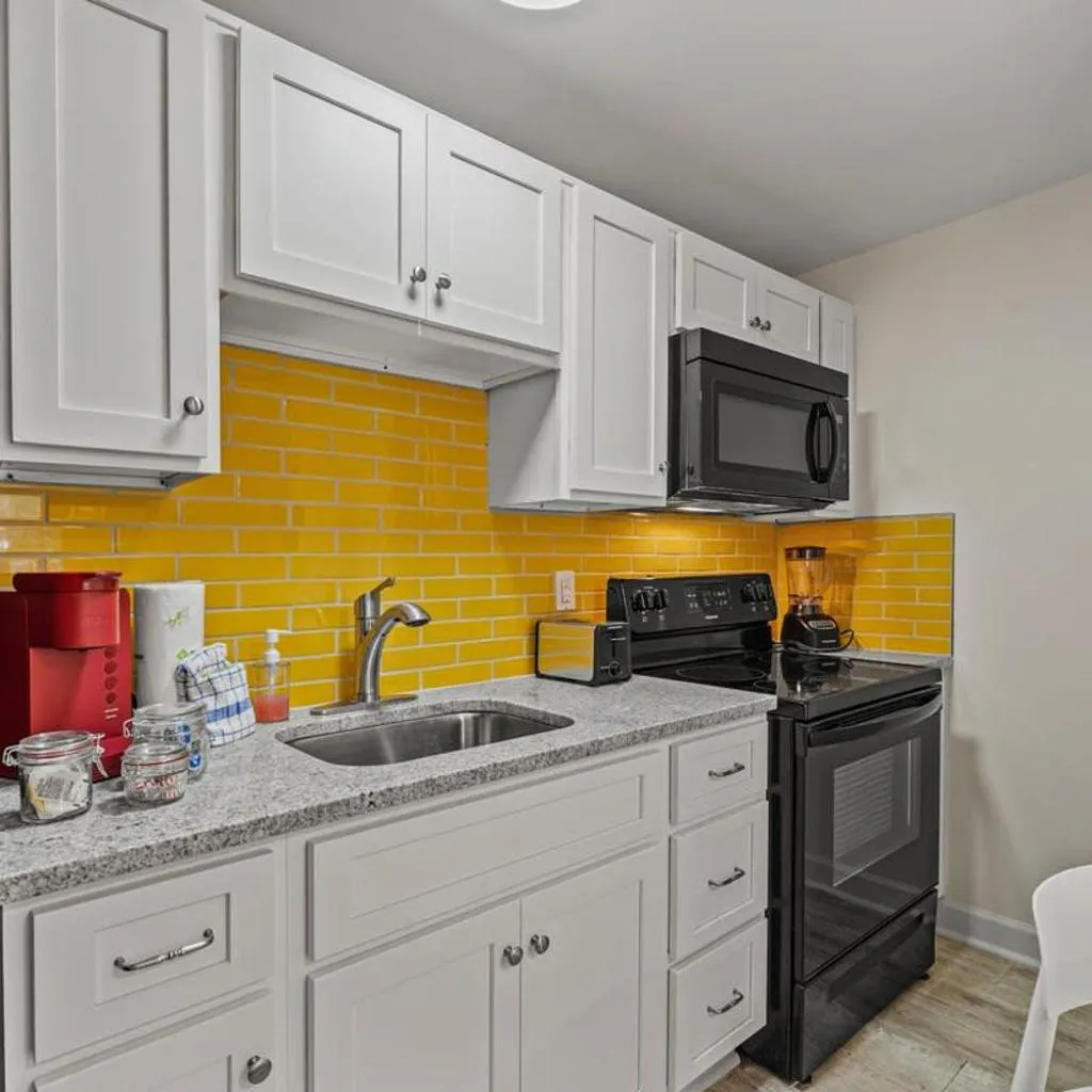 Photograph of TreeHouse Lodge Walk to Beach Pet-Friendly 301