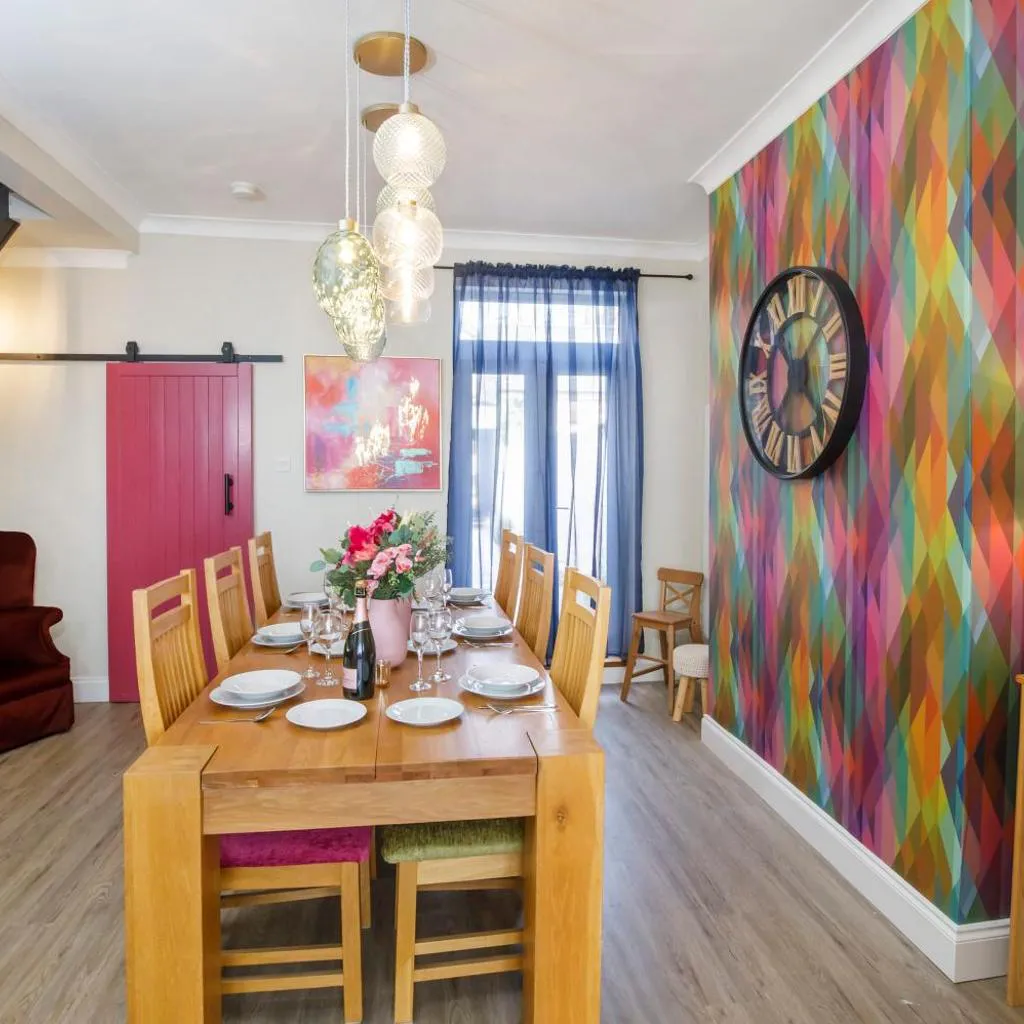 Photograph of The Milton sleeps 8 close to York city centre pet friendly