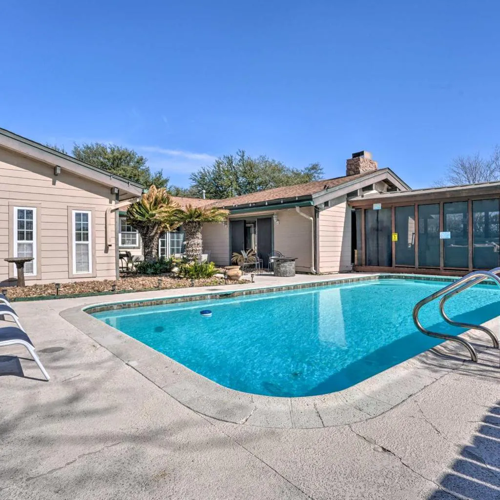 Photograph of San Antonio Home w/ Pool, Near Lackland AFB!