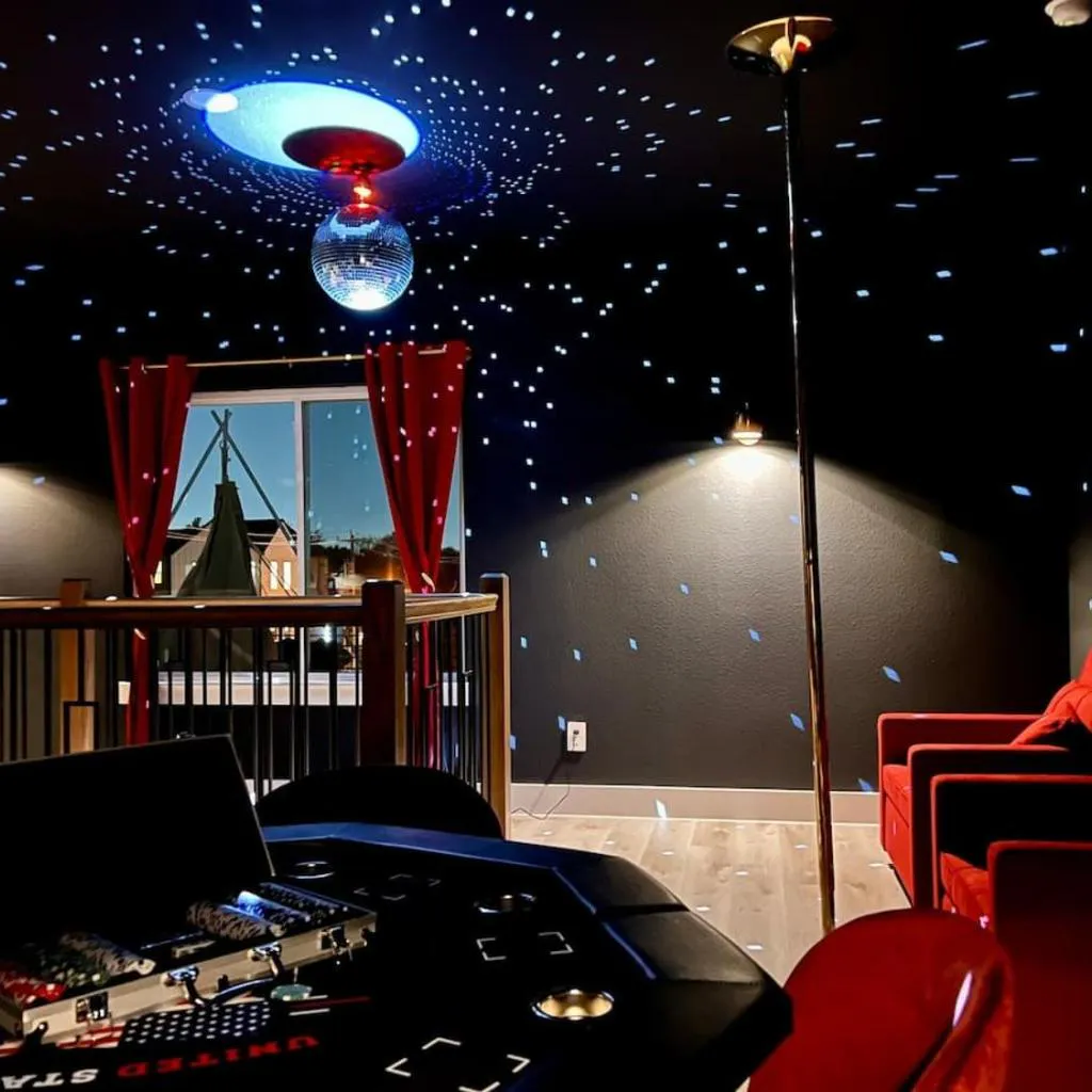 Photograph of Sleeps 24 - Hot Tub Sauna Gym Karaoke Casino Billiards & Rooftop Soccer