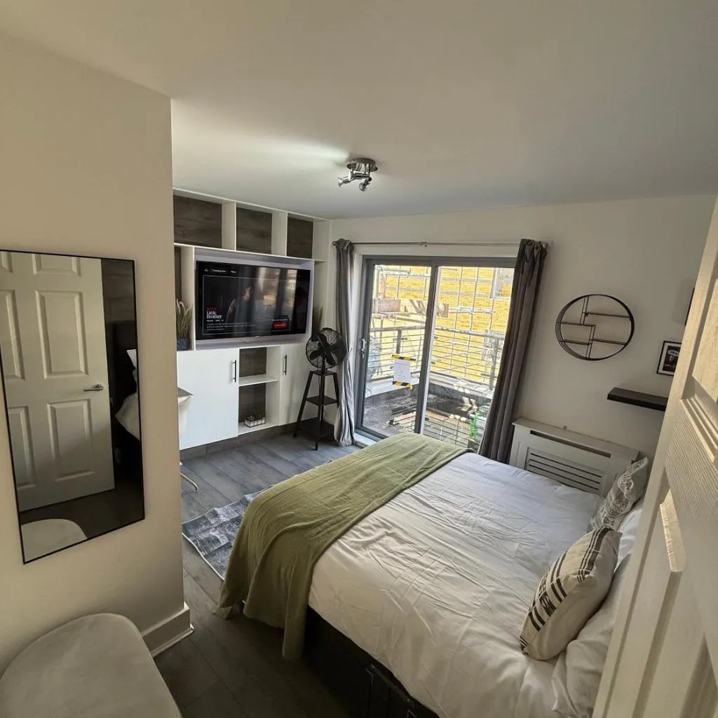 Photograph of High Deluxe 2 NEW bed flat for 6 people in prime Location 10 min walking to LONDON EYE