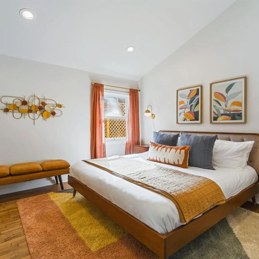 Photograph of Mid-Century Modern Nashville Condo Near Restaurants, Coffee and Bars