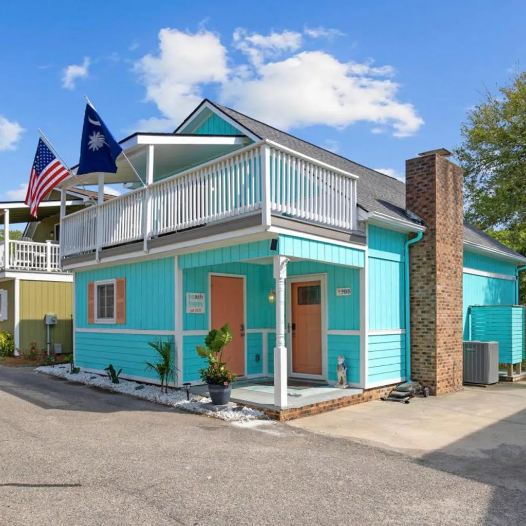 Photograph of Pet Friendly, 3Br 2Ba Bungalow next to Beach