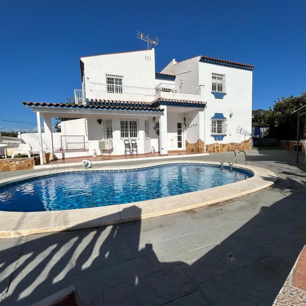 Photograph of Villa FAMARA CASA EN MALAGA CERCA DE PLAYA Y AEROPUERTO HASTA 10 PERSONAS CON PISCINA PRIVADA