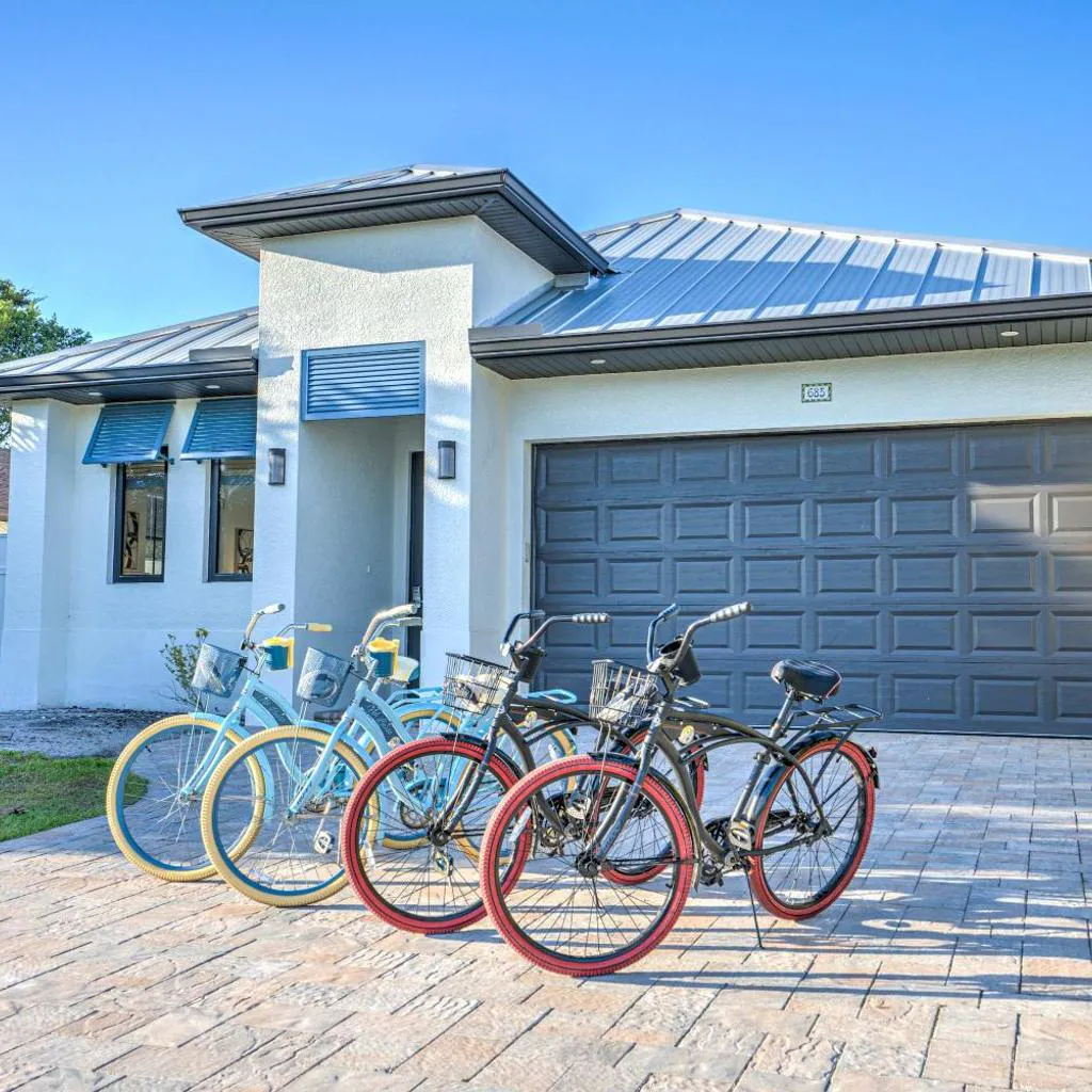 Photograph of Barletta - Stylish 4BR, 3BA Pet friendly home with Private Pool, covered Outdoor Kitchen, spacious Dining, Bikes & Ping Pong! Perfect for relaxing or entertaining, Just minutes from Vanderbilt Beach, Mercato, and Naples attractions - Your dream getaway!