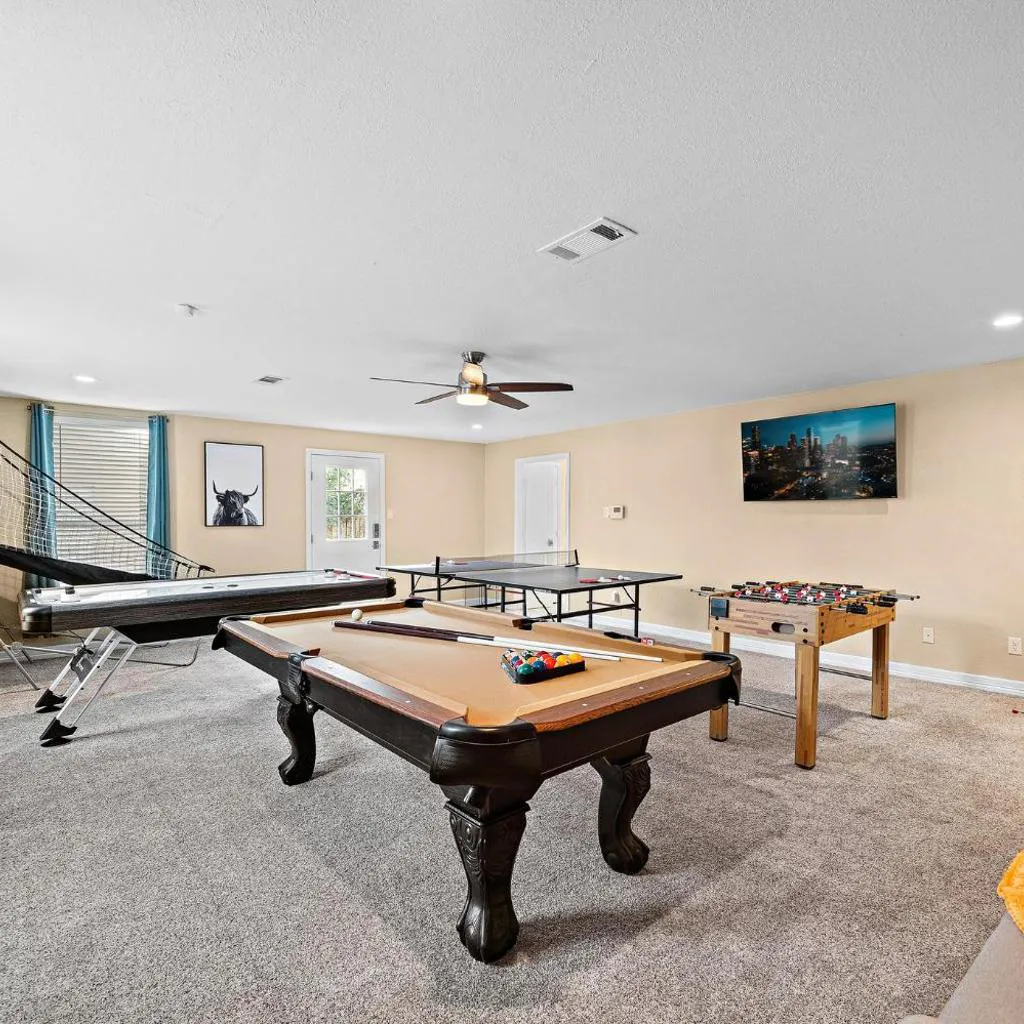Photograph of Nr DT, Med Center, Midtown Sleeps 16 Game Room