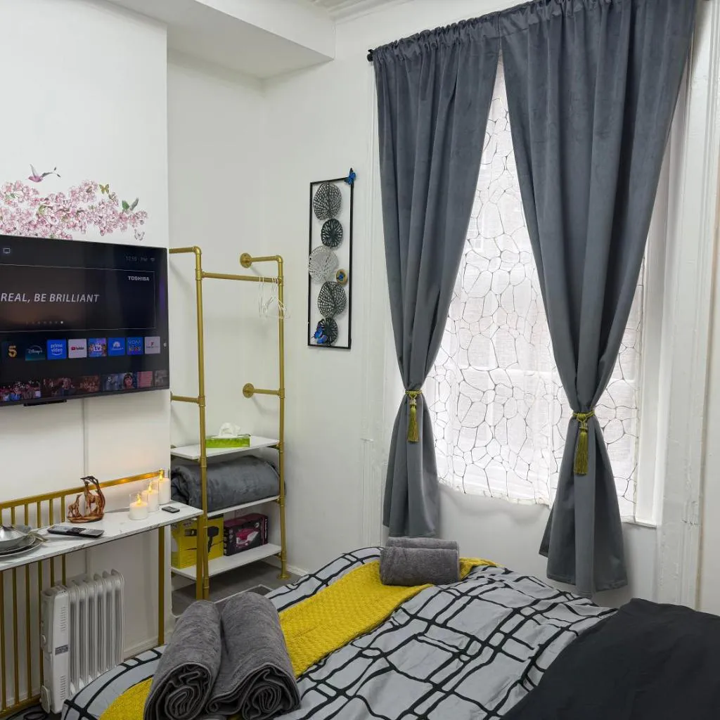 Photograph of Luxury Studio in Victoria, 7 minutes walk to Victoria Station, Room 5