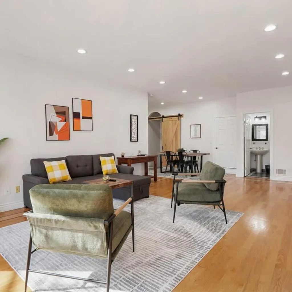 Photograph of Spacious 3BR, One and a half Bath 2nd Floor in San Francisco