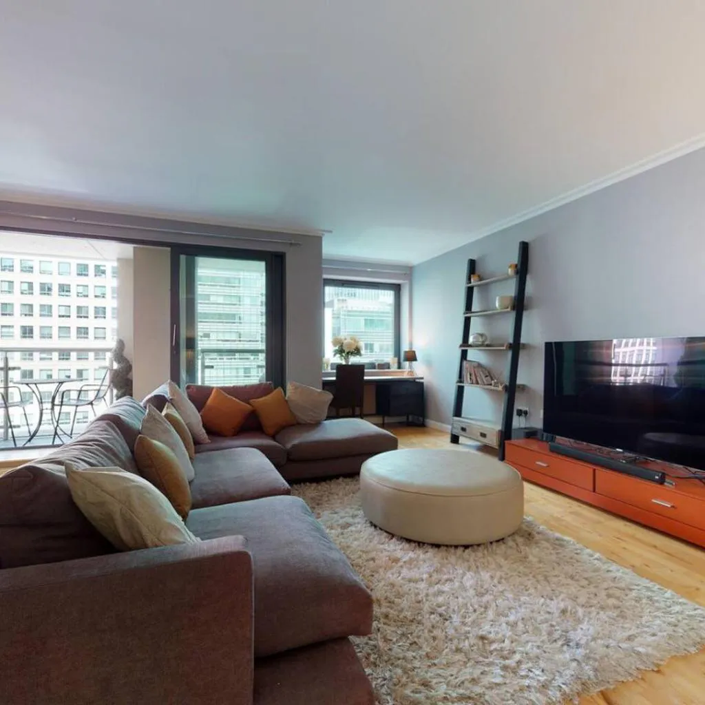 Photograph of Canary Wharf 3-Bed 3-Bath Penthouse, Dock Views