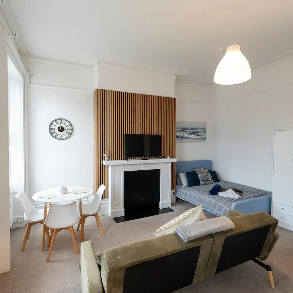 Photograph of Spacious Studio in Central Brighton - Free Parking