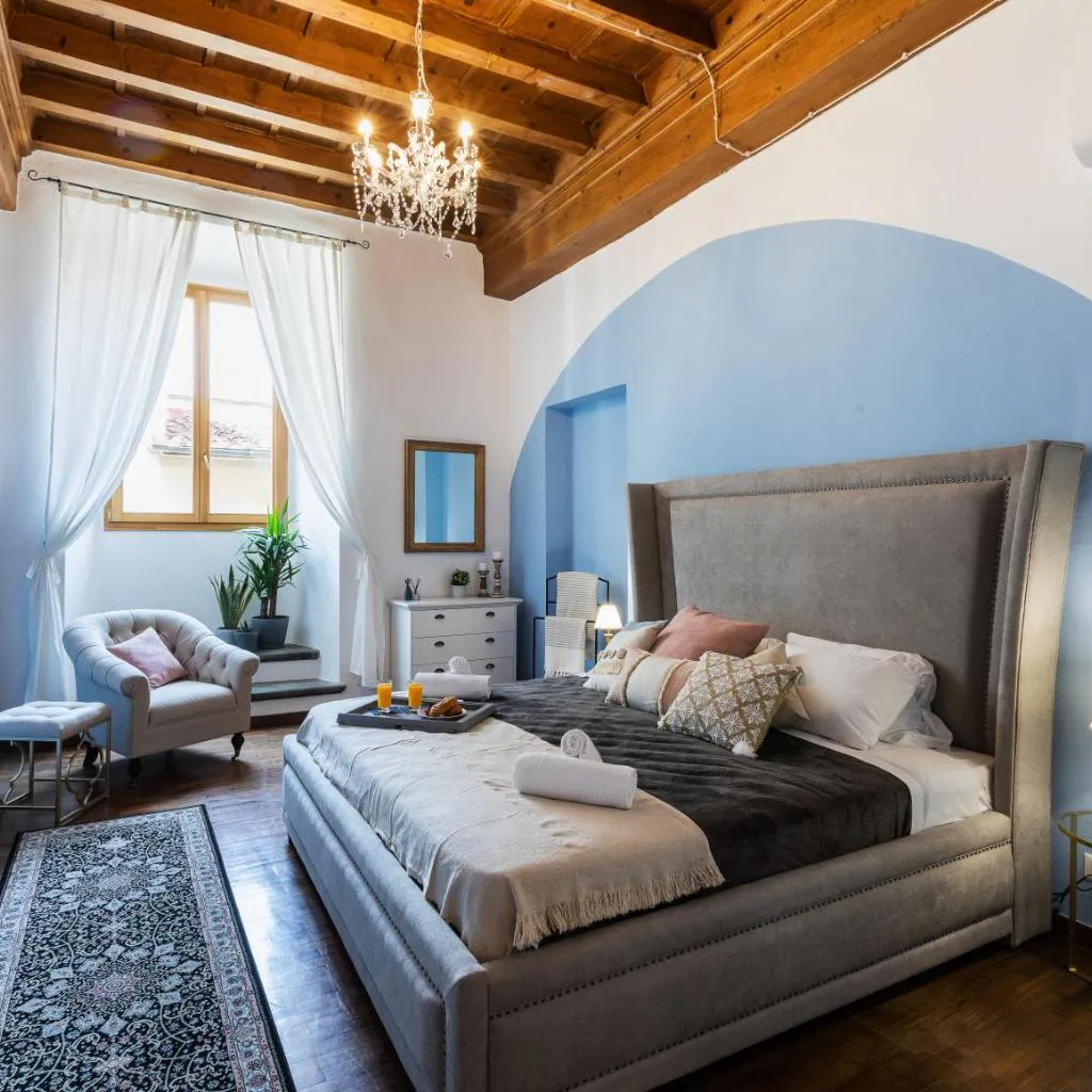 Photograph of Historic center Palace - Huge 4 bedrooms Santa Croce apartment - By LikeHomeFlorence