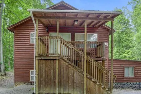 Photograph of Cuddles, 1 Bedroom Studio, Walk to Downtown and Hiking Trails!
